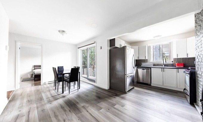 Longueuil Apartment | Charming 3 Bedroom - 15mn from Downtown Montreal