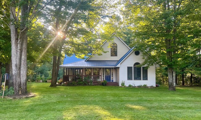 Kalkaska House | Charming 3 bedroom 2 bathroom home