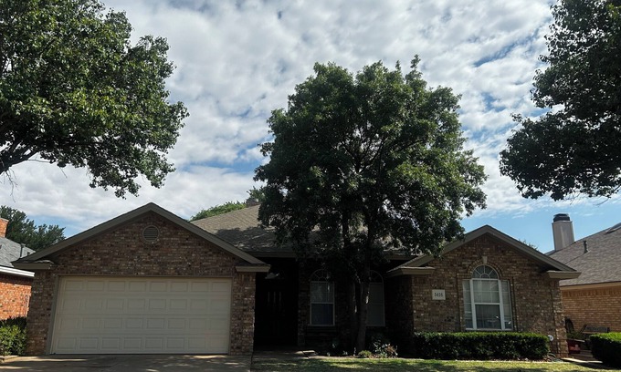 Lubbock House | Charming 3-bedroom 3-bathroom house in lovely Lubbock with WiFi, AC