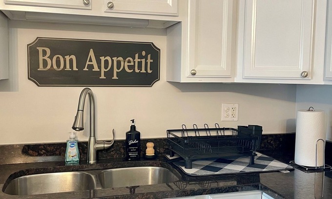 Elmhurst Apartment | Charming 3-bedroom apartment in delightful downtown Elmhurst - steps to Metra