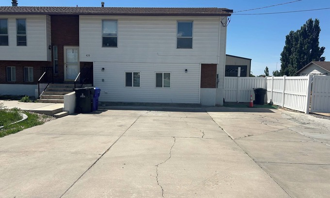 Syracuse House | Charming 3-bedroom apartment with WiFi, AC in Syracuse
