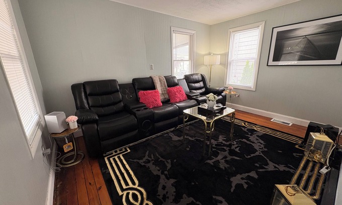 Devon House | Charming 3-bedroom Beach House