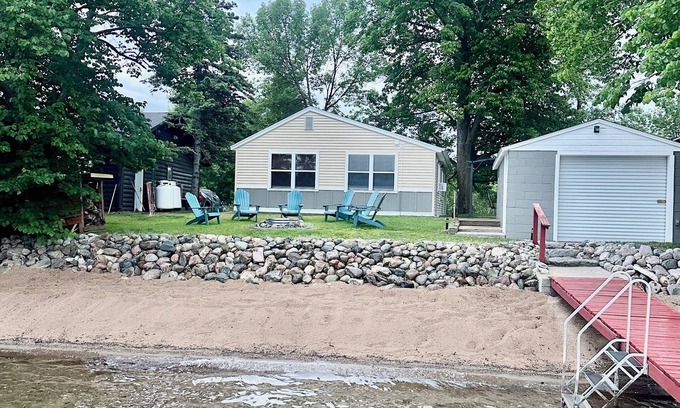 Dent Cabin | Charming 3-bedroom cabin right on the sandy shore of beautiful Star Lake.
