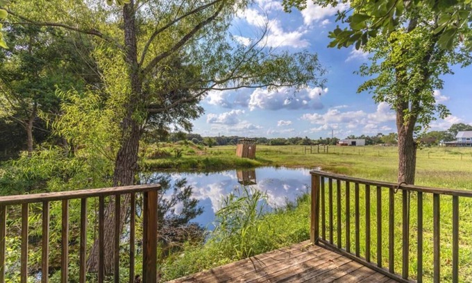 Bellville Cottage | Charming 3-bedroom country cottage on a nSmall pond