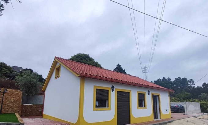 Pombal House | Charming 3-bedroom country house in delightful Pombal with WiFi