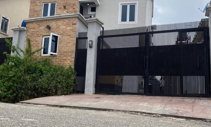 Ojodu Apartment | Charming 3-bedroom duplex in welcoming on wempco road Ikeja lagos with WiFi, AC