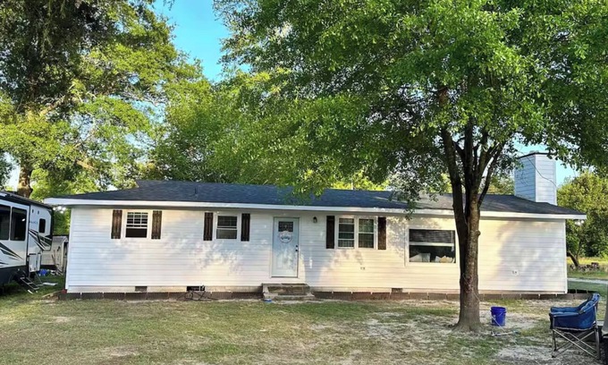 Gracewood Other | Charming 3-bedroom farmhouse with Longhorns and Chickens! 30 Acres of Land