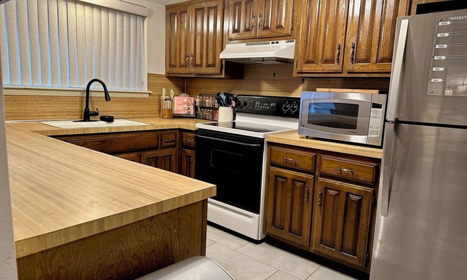 Tulsa House | Charming 3-bedroom family house with AC and WiFi in Tulsa