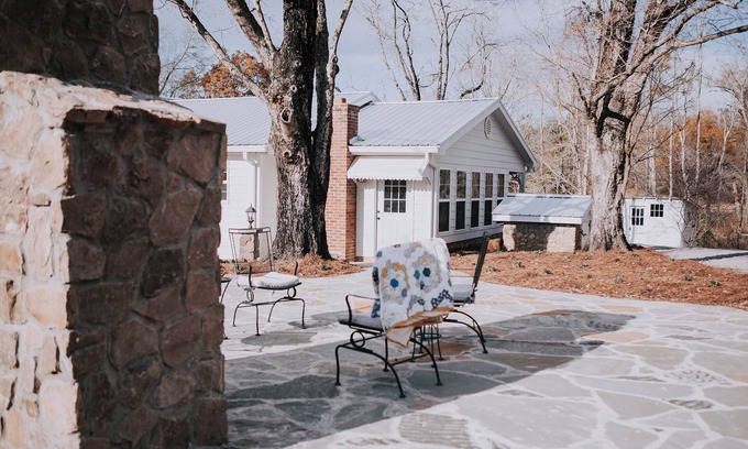 Apison House | Charming 3-bedroom farmhouse in tranquil Apison, near Chattanooga