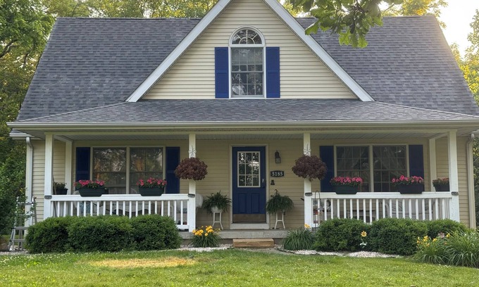 Norway House | Charming 3-bedroom house in Monticello. Just a short walk to Indiana Beach.