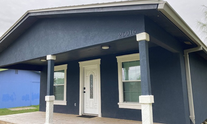 San Benito House | Charming 3-bedroom house in delightful San Benito with WiFi, central AC and Heat