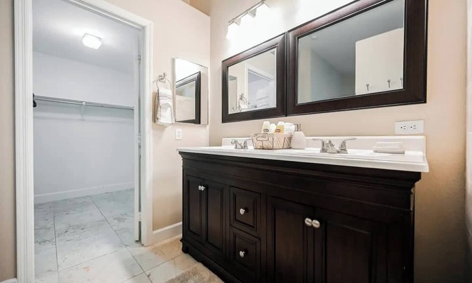 Southfork House | Charming 3-bedroom house Fully Furnished with Pool Near Vegas Strip