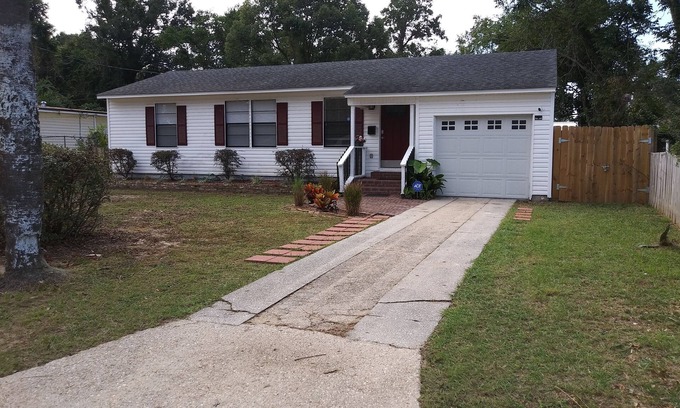Southeast Pensacola House | Charming 3-bedroom house with WiFi, AC in fantastic Pensacola