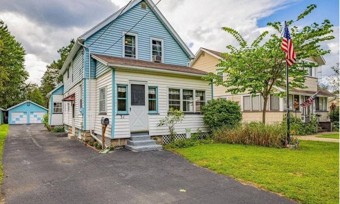North Greece House | Charming 3-bedroom house in Rochester 2 min form waterfront & other activities