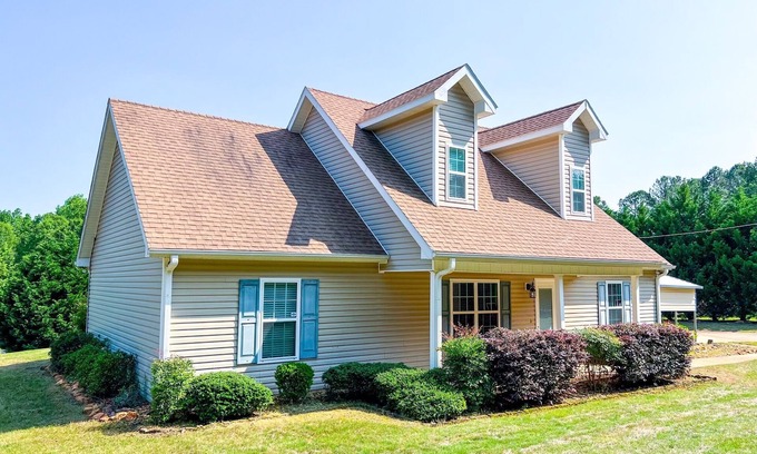 Thomaston House | Charming 3-bedroom house on 3 acres in Thomaston with WiFi, fitness eqpmnt, AC