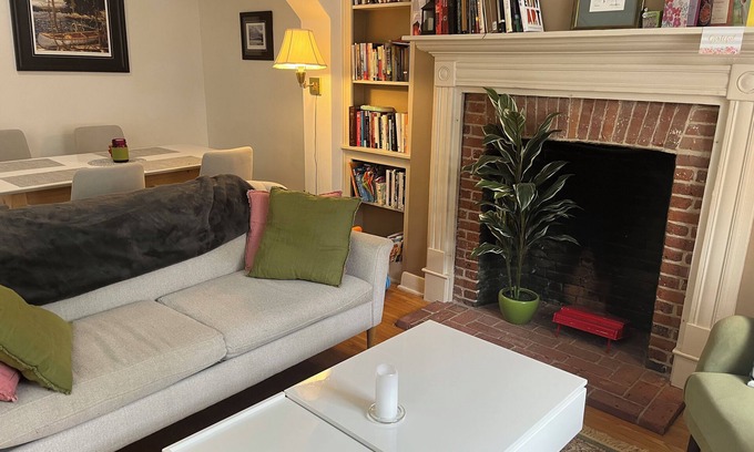 Kingston House | Charming 3-bedroom home in Kingston - walk to Queen's, downtown & lakefront!