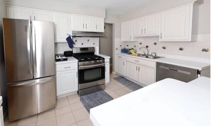 Glenview House | "Charming 3-Bedroom Homen