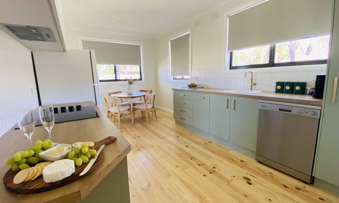 Echuca House | Charming 3 Bedroom Home - Quiet & Relaxing