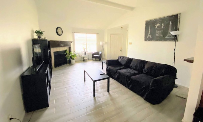 Milwood House | Charming 3 bedroom home with fireplace - 10 min from The Domain