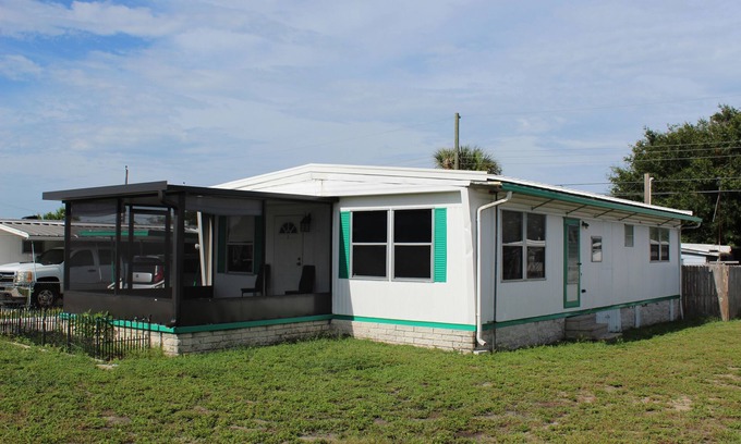 Buena Vista House | Charming 3-bedroom home with WiFi, AC in lovely Holiday