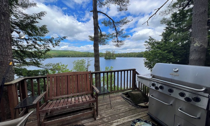 Raymond House | Charming 3-bedroom home in Sebago Lake Region