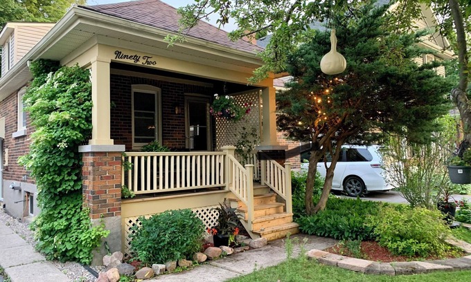 Sunnyside House | Charming 3-bedroom house very close to downtown Kingston, KGH and Queens.