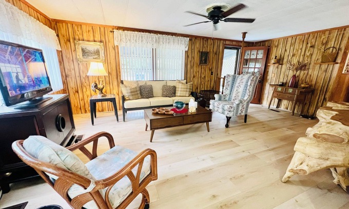 Freeport House | Charming 3-bedroom house with WiFi, AC in amazing Freeport Oyster Creek