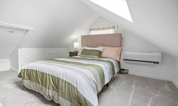 Freeport House | Charming 3-bedroom house in lovely Freeport with WiFi, AC.