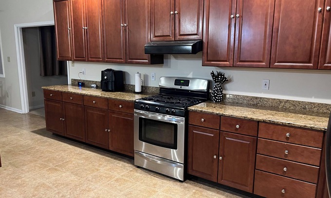 Lawnside House | Charming 3-bedroom house in fabulous Lawnside with WiFi, AC