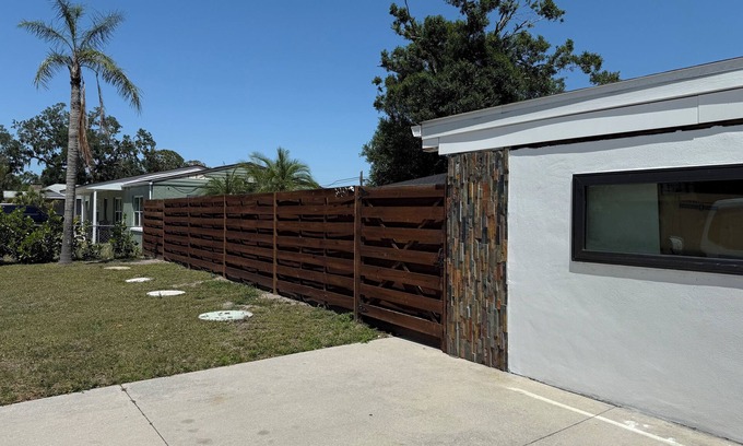 Lake Sarasota House | Charming 3-bedroom house in fantastic Sarasota with WiFi, AC