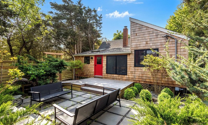 Fire Island Pines House | Charming 3-bedroom house with AC and Hot Tub in the Pines