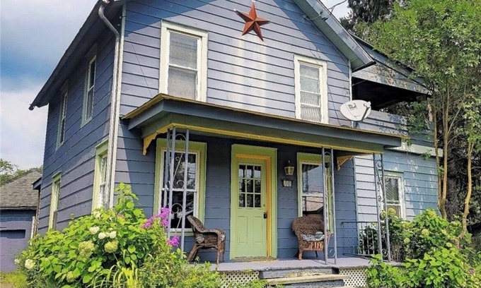 Milford House | Charming 3-bedroom house with a Pool, WiFi, AC 5 minutes from the Dreams Park
