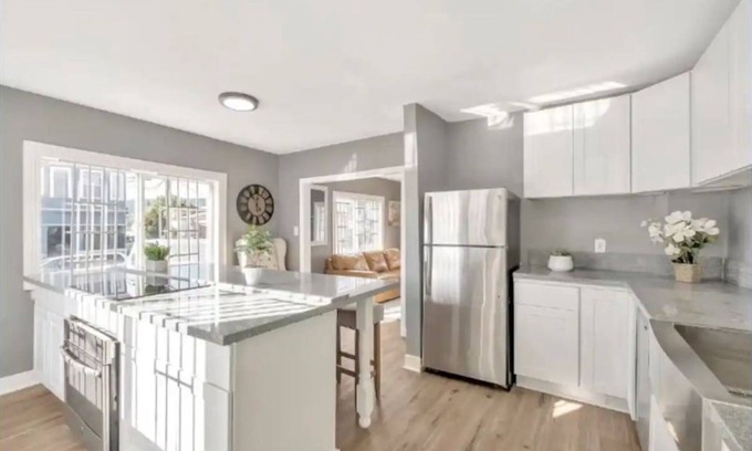 Oakland House | Charming 3-bedroom house with WiFi and AC in Oakland