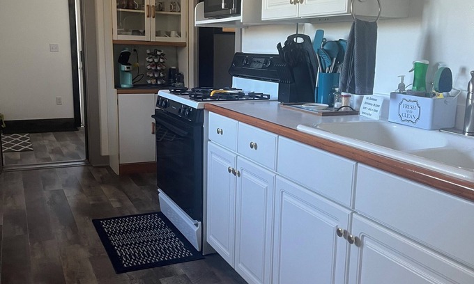 Garden County House | Charming 3-bedroom house in wonderful town of Oshkosh, family and pet friendly!