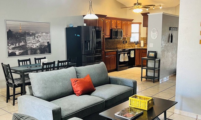 Deer Valley House | Charming 3-bedroom house with AC, WiFi in phenomenal Phoenix