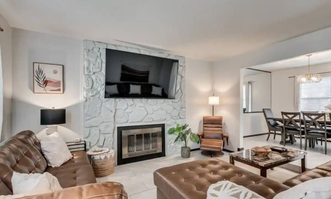 Shawnee House | Charming 3-bedroom house in Shawnee with AC and WiFi