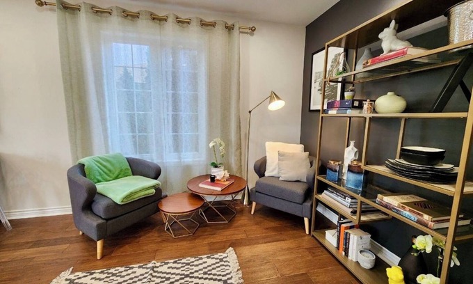 Barrie House | Charming 3-bedroom house with WiFi, AC in delightful Barrie