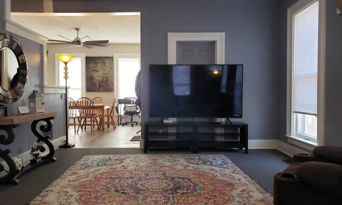 Adrian House | Charming 3-bedroom house in lovely Adrian with WiFi, AC