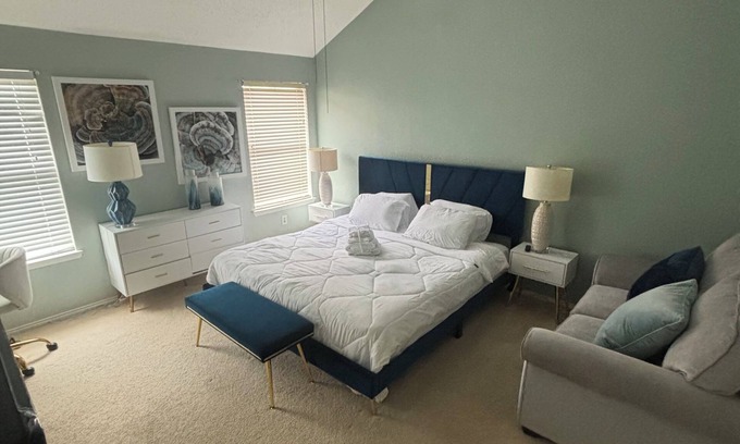 Allen House | Charming 3-bedroom house on a green belt in Allen