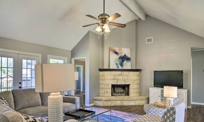 Boerne House | Charming 3-bedroom house with AC, WiFi down town historic Boerne Tx