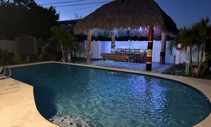 Cocoa House | Charming 3-bedroom house in delightful Cocoa with AC