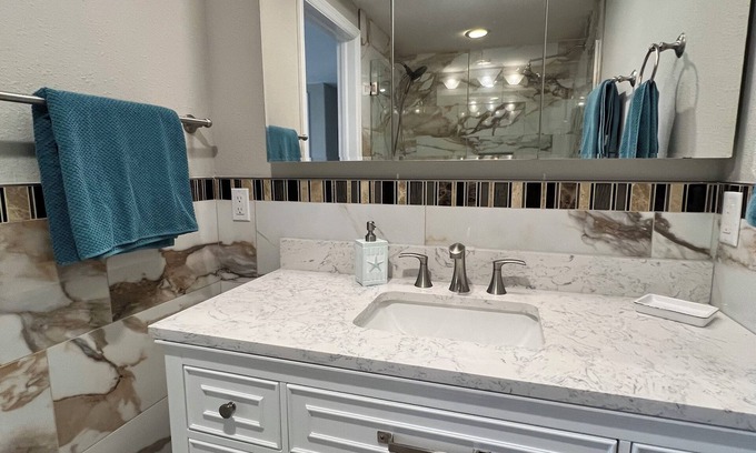 Sea Ranch House | Charming 3-bedroom house with AC WiFi in Hudson on canal and Gulf of Mexico view
