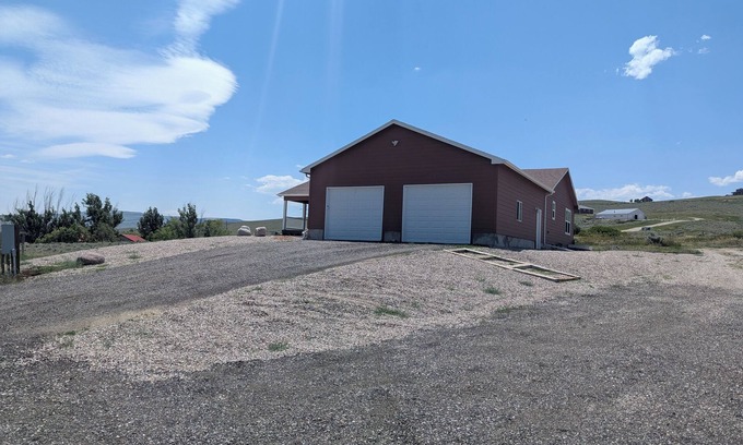 Lander House | Charming 3-bedroom house with AC, WiFi in beautiful Lander