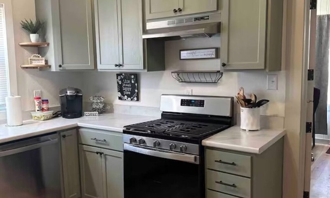 Lufkin House | Charming 3-bedroom house with WiFi, AC in welcoming Lufkin