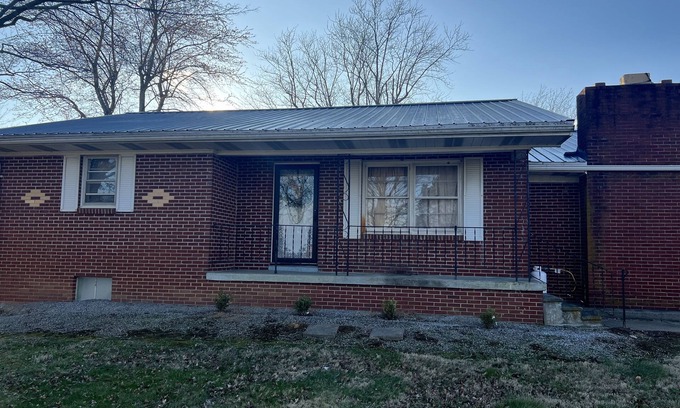 Marion House | Charming 3-bedroom house in pleasant Marion with AC, fitness room, WiFi.