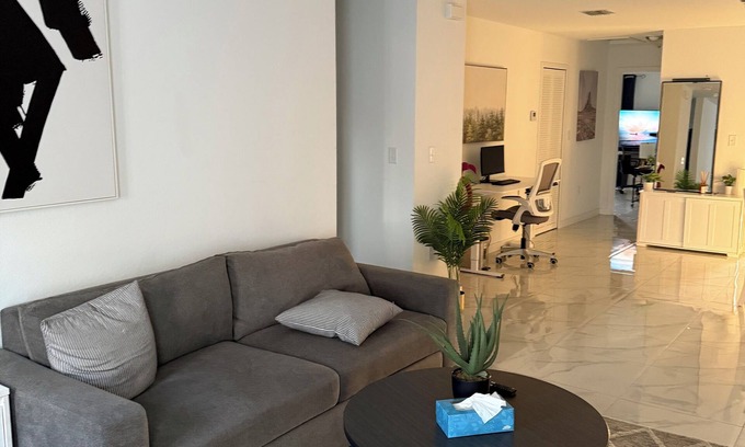Gladeview House | Charming 3-bedroom house in cool Miami with AC, WiFi