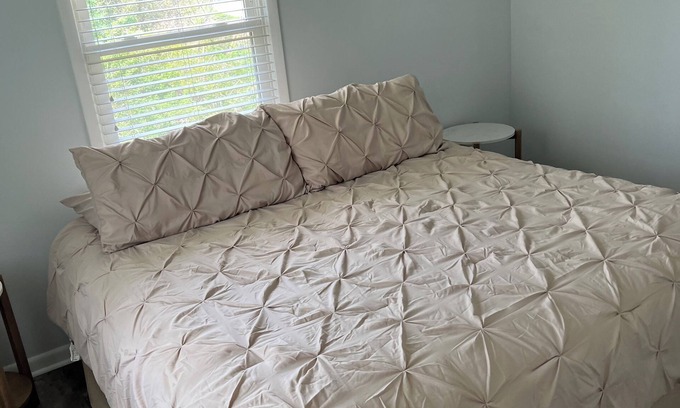 Monroe House | Charming 3-bedroom house in delightful Monroe with WiFi, AC. n