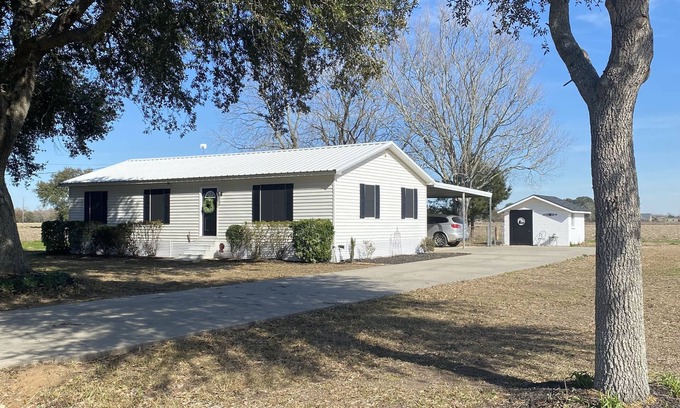 Scott House | Charming 3-bedroom house in Scott with fitness area, central air,newly renovated