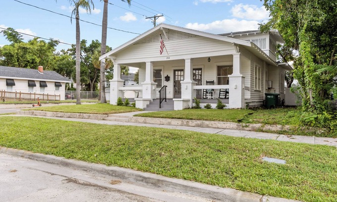 Courier City - Oscawana House | Charming 3-bedroom house in South Tampa with Hot Tub
