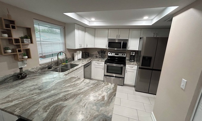 Citrus Park House | Charming 3-bedroom house with pool, AC, WiFi in pleasant Tampa